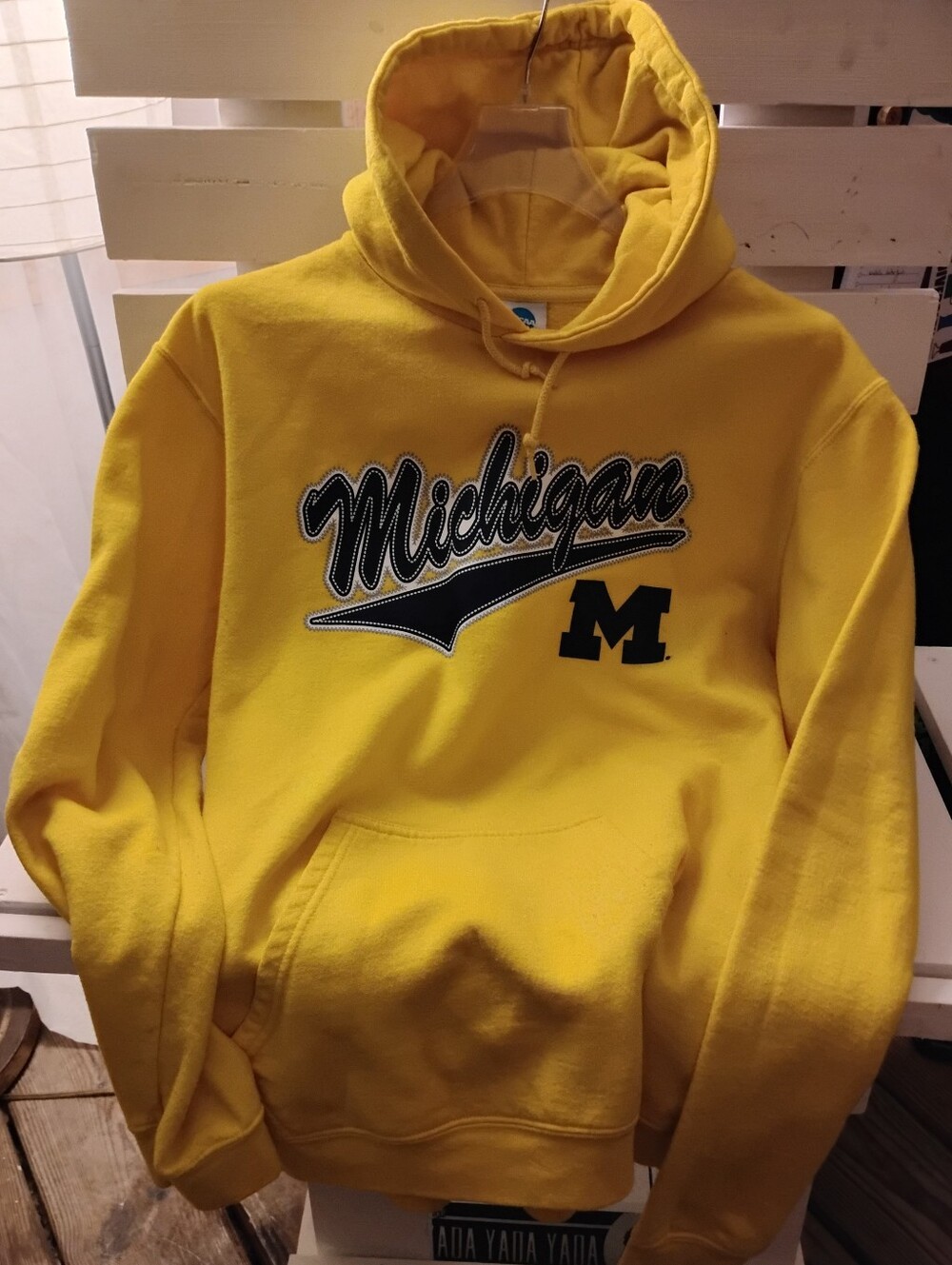 Michigan Wolverines Hooded Sweatshirt Hoodie. Yellow Size Women's Large NCAA
